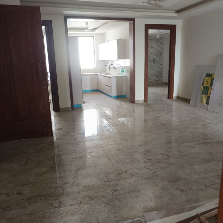 Room, sector 21d 4 Bedroom 275 Sq.Yd. Builder Floor In Sector 21d Faridabad 9192276