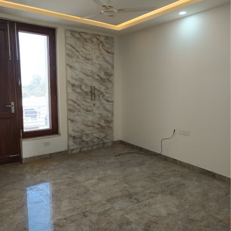 Room, sector 21d 4 Bedroom 275 Sq.Yd. Builder Floor In Sector 21d Faridabad 9192276