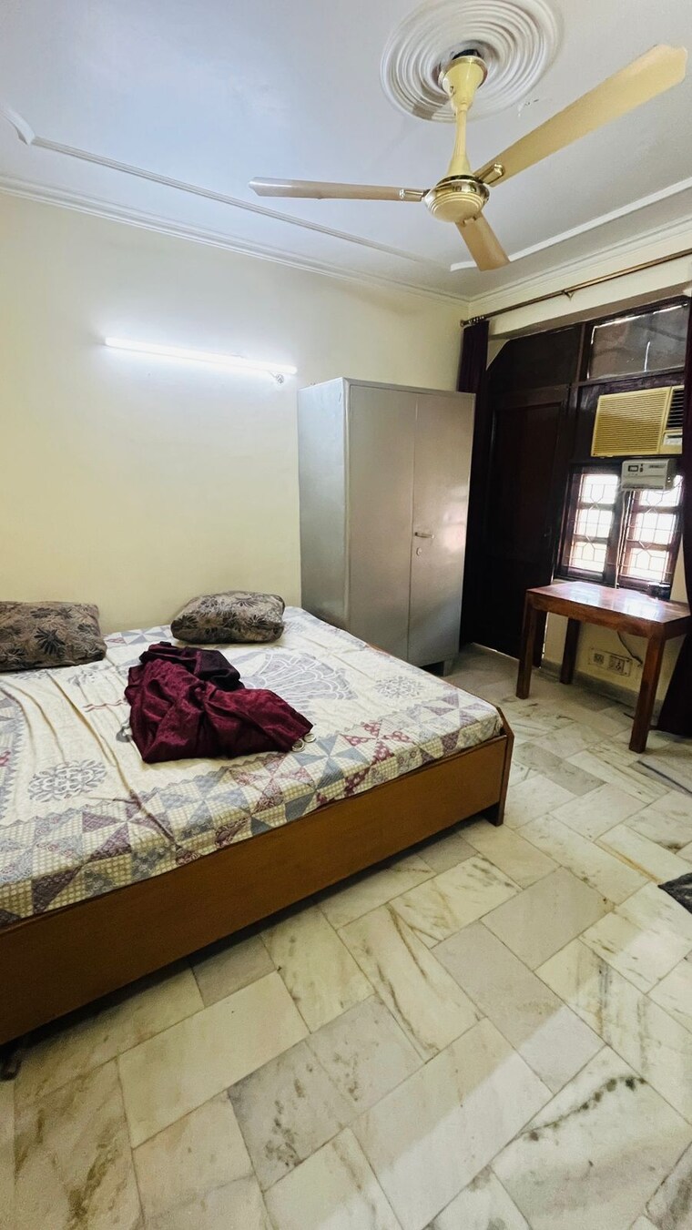 Bedroom, kalkaji 3 Bedroom 1800 Sq.Ft. Builder Floor In Kalkaji Delhi 9192284