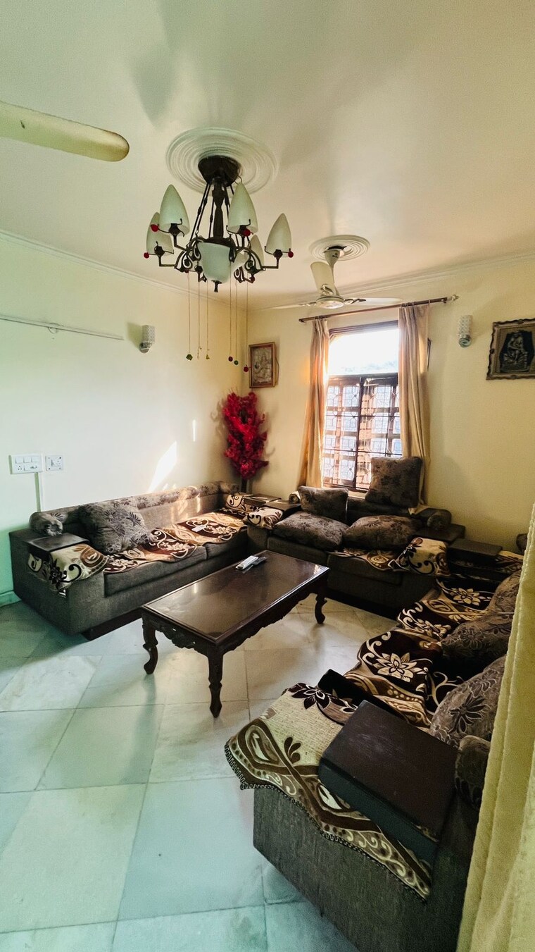 Living Room, kalkaji 3 Bedroom 1800 Sq.Ft. Builder Floor In Kalkaji Delhi 9192284