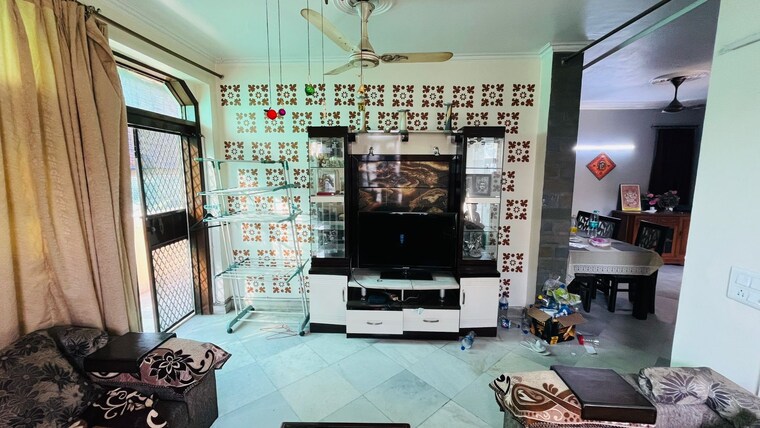 Team Area, kalkaji 3 Bedroom 1800 Sq.Ft. Builder Floor In Kalkaji Delhi 9192284