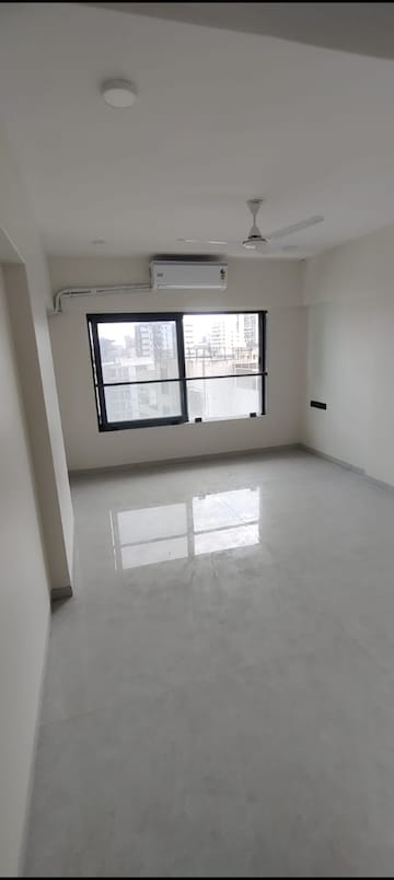 Room in 3 BHK Apartment at Zindagi CHS, Khar West – for Rent