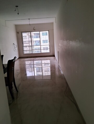 Room in 2.5 BHK Apartment at Sumit Garden Grove, Borivali West – for Rent