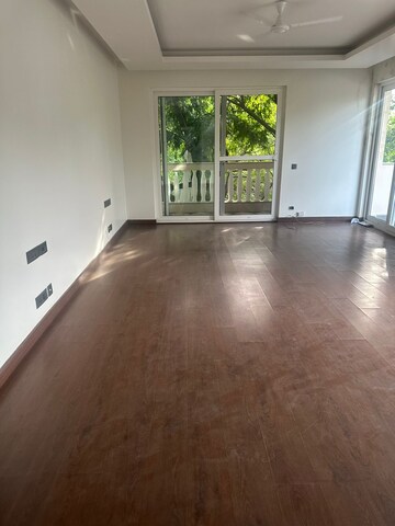 Room in 4 BHK Builder Floor at West End Colony – for Sale