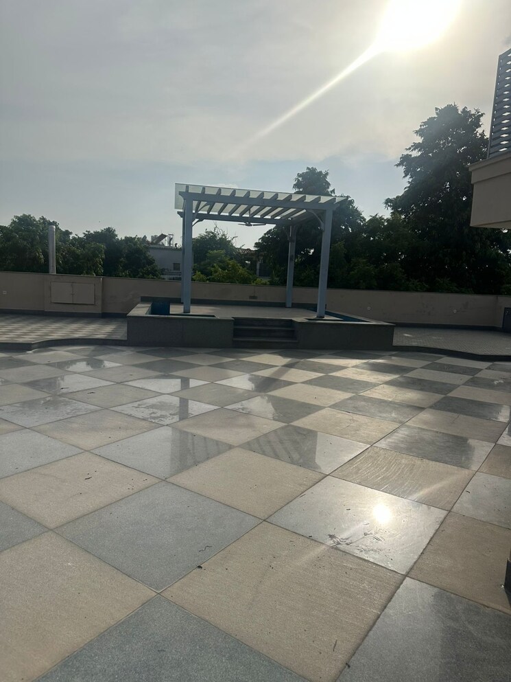  Parking, west end colony 4 Bedroom 800 Sq.Yd. Builder Floor In West End Colony Delhi 9192312