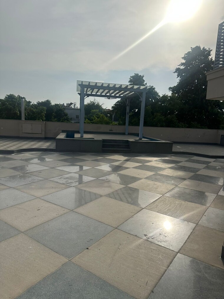  Parking, west end colony 4 Bedroom 800 Sq.Yd. Builder Floor In West End Colony Delhi 9192312