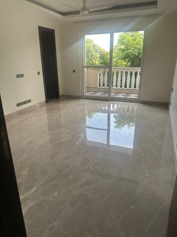 Room in 4 BHK Builder Floor at West End Colony – for Sale