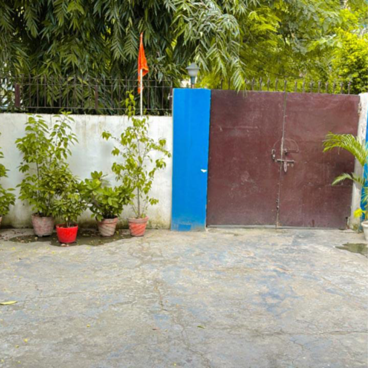 Garden, sector 100  112 Sq.Mt. Plot In Sector 100 Noida 9192315