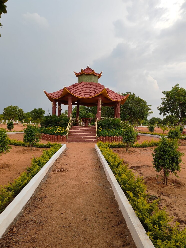 Garden, suncity-opal-peace-city  161 Sq.Yd. Plot In Kollur Hyderabad 9192339