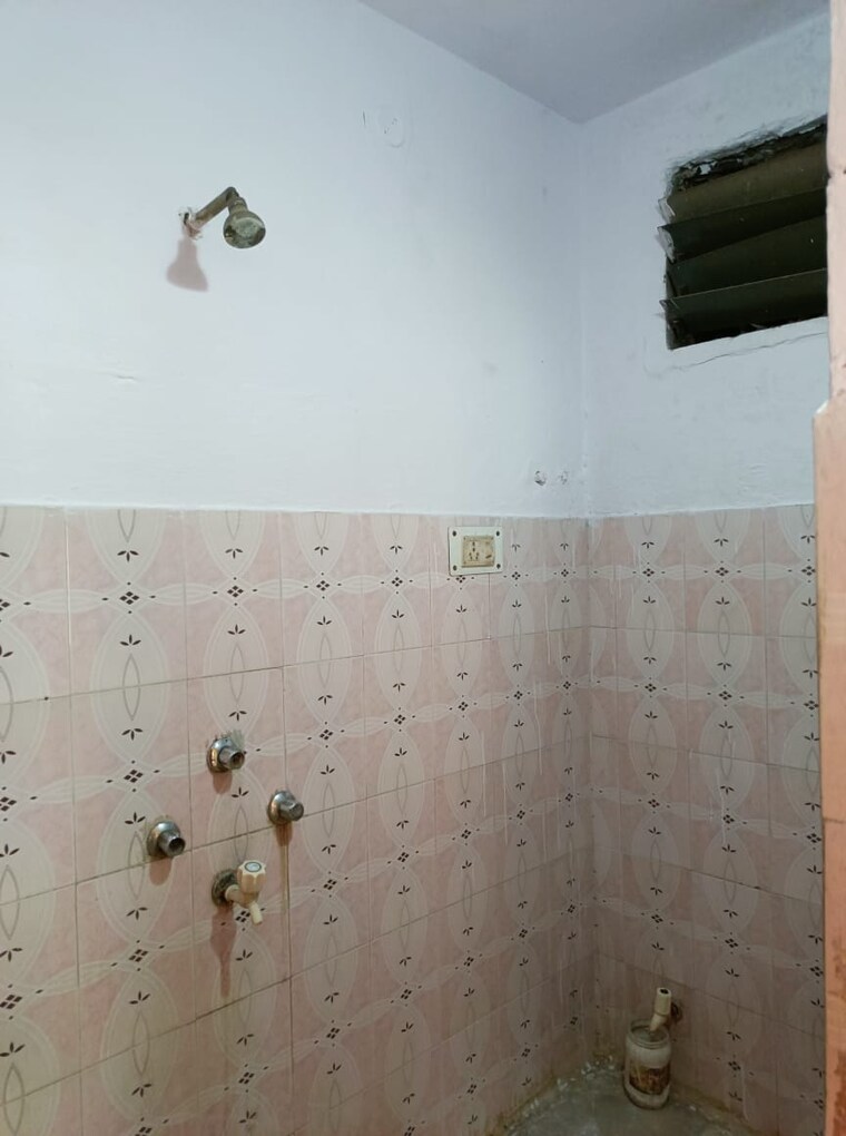 Bathroom, ashoka garden 2 Bedroom 700 Sq.Ft. Apartment In Ashoka Garden Bhopal 9192348