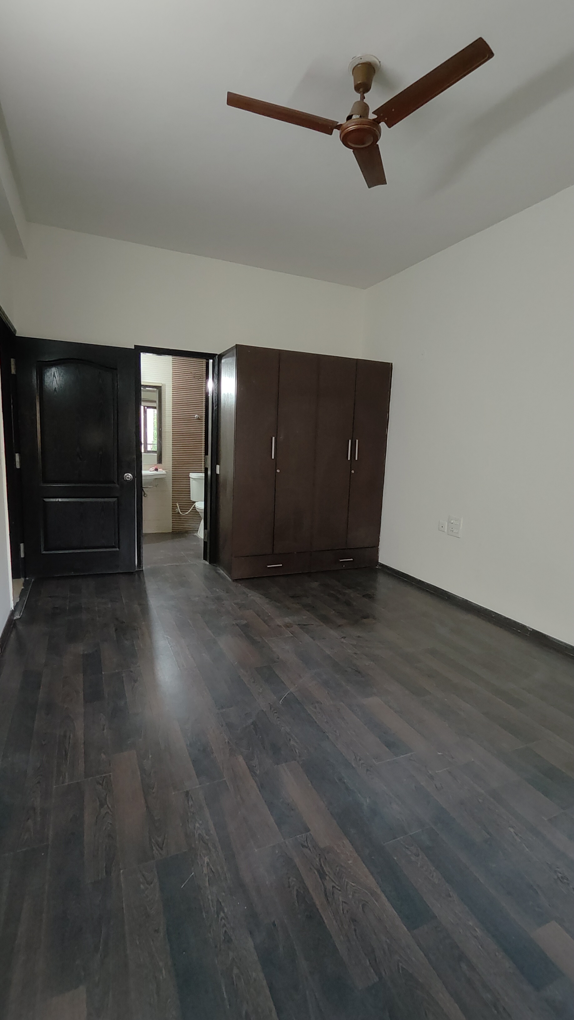 3 BHK + Servant Room Apartment For Rent in Omaxe Royal Residency 