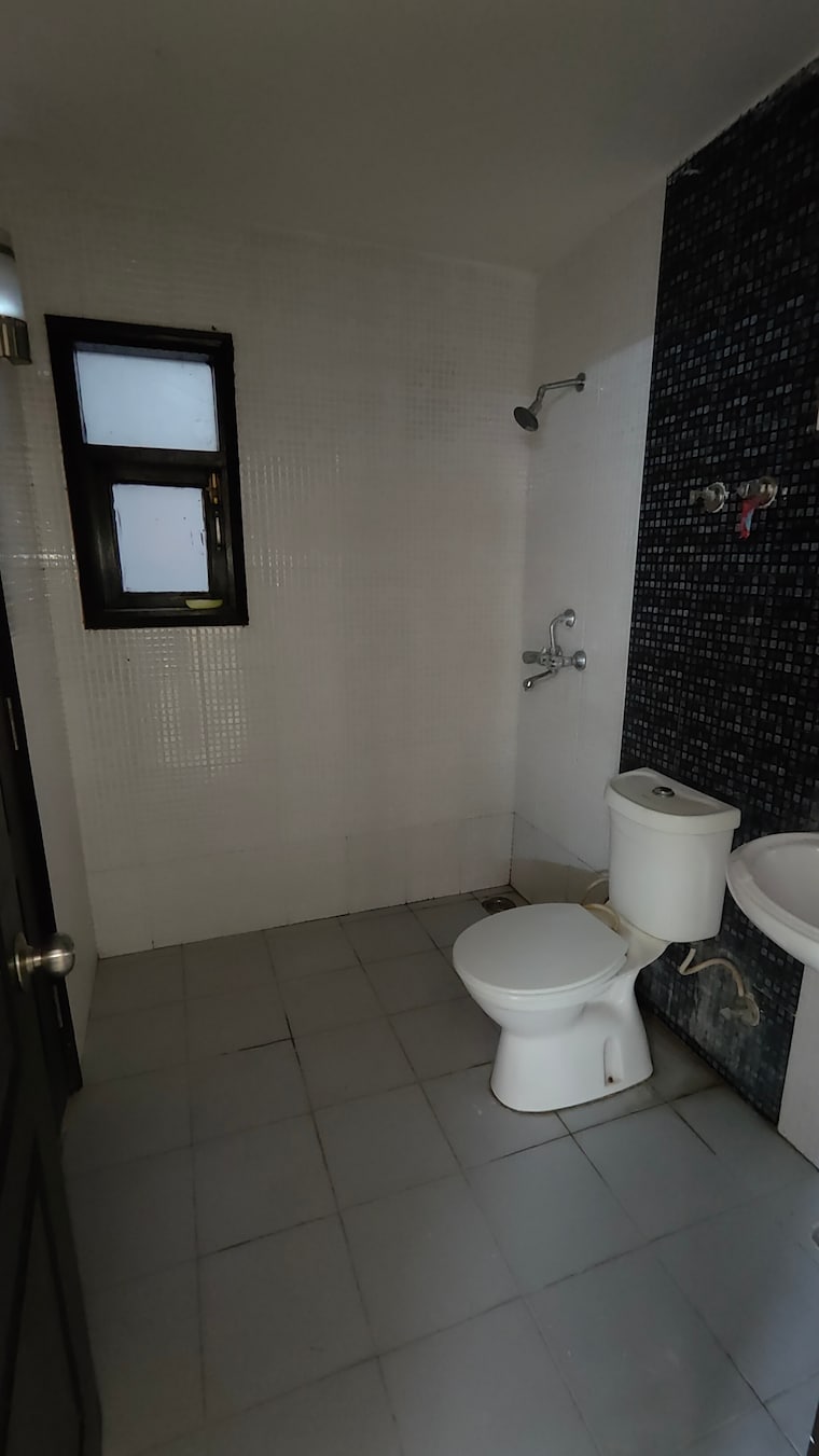 Bathroom, pakhowal road 3 Bedroom 1600 Sq.Ft. Apartment In Pakhowal Road Ludhiana 9192385