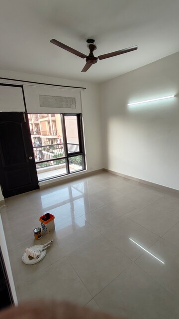 Room in 3 BHK Apartment at Pakhowal Road – for Rent