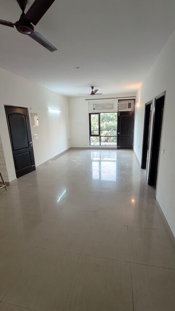 Room in 3 BHK Apartment at Pakhowal Road – for Rent