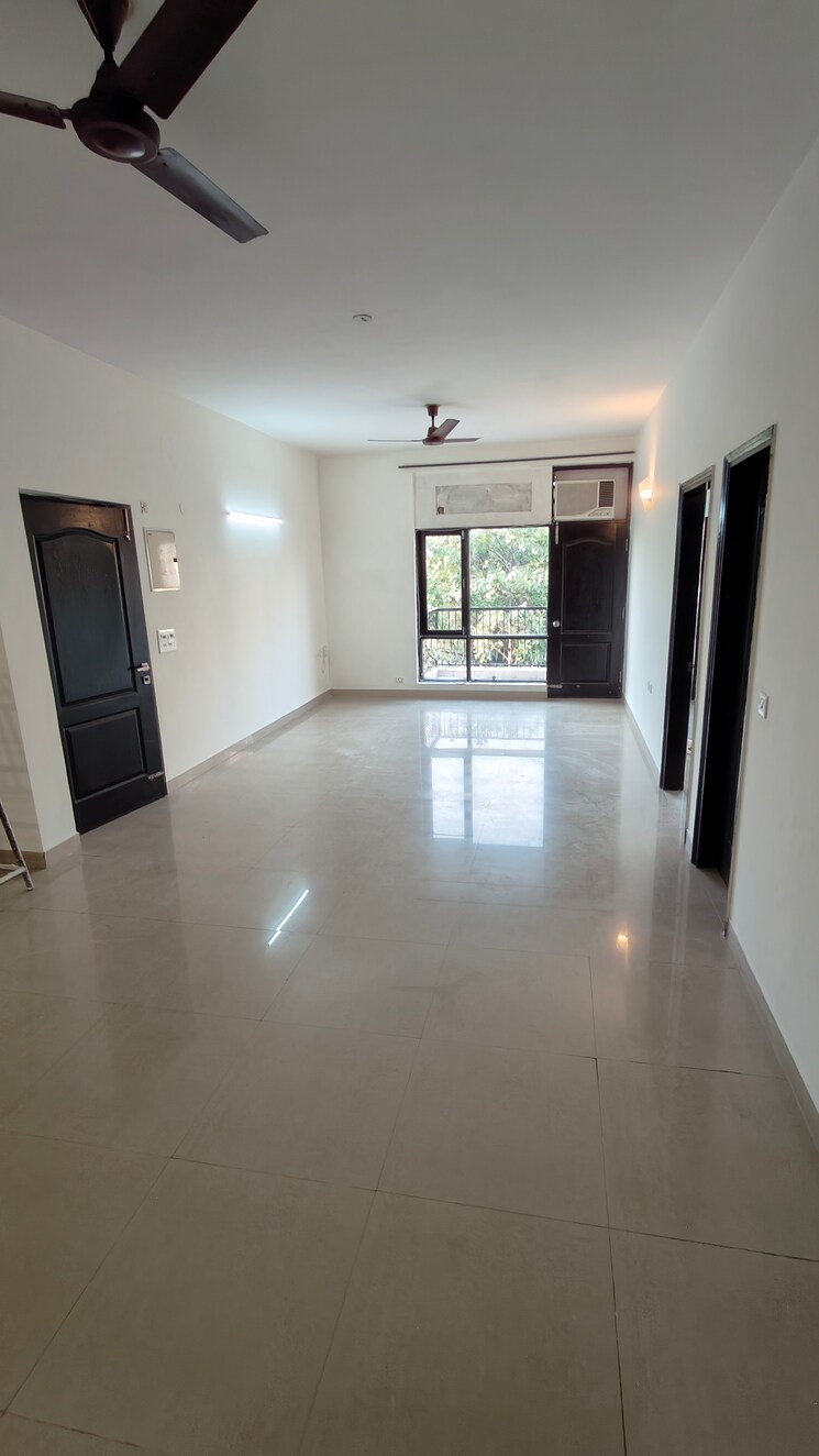 Room, pakhowal road 3 Bedroom 1600 Sq.Ft. Apartment In Pakhowal Road Ludhiana 9192385