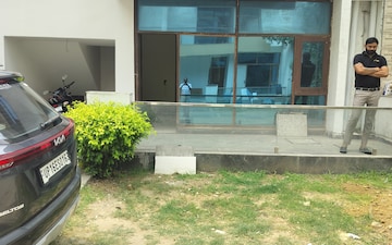 Plot For Sale in Sarin Farm CHS, Habibpur