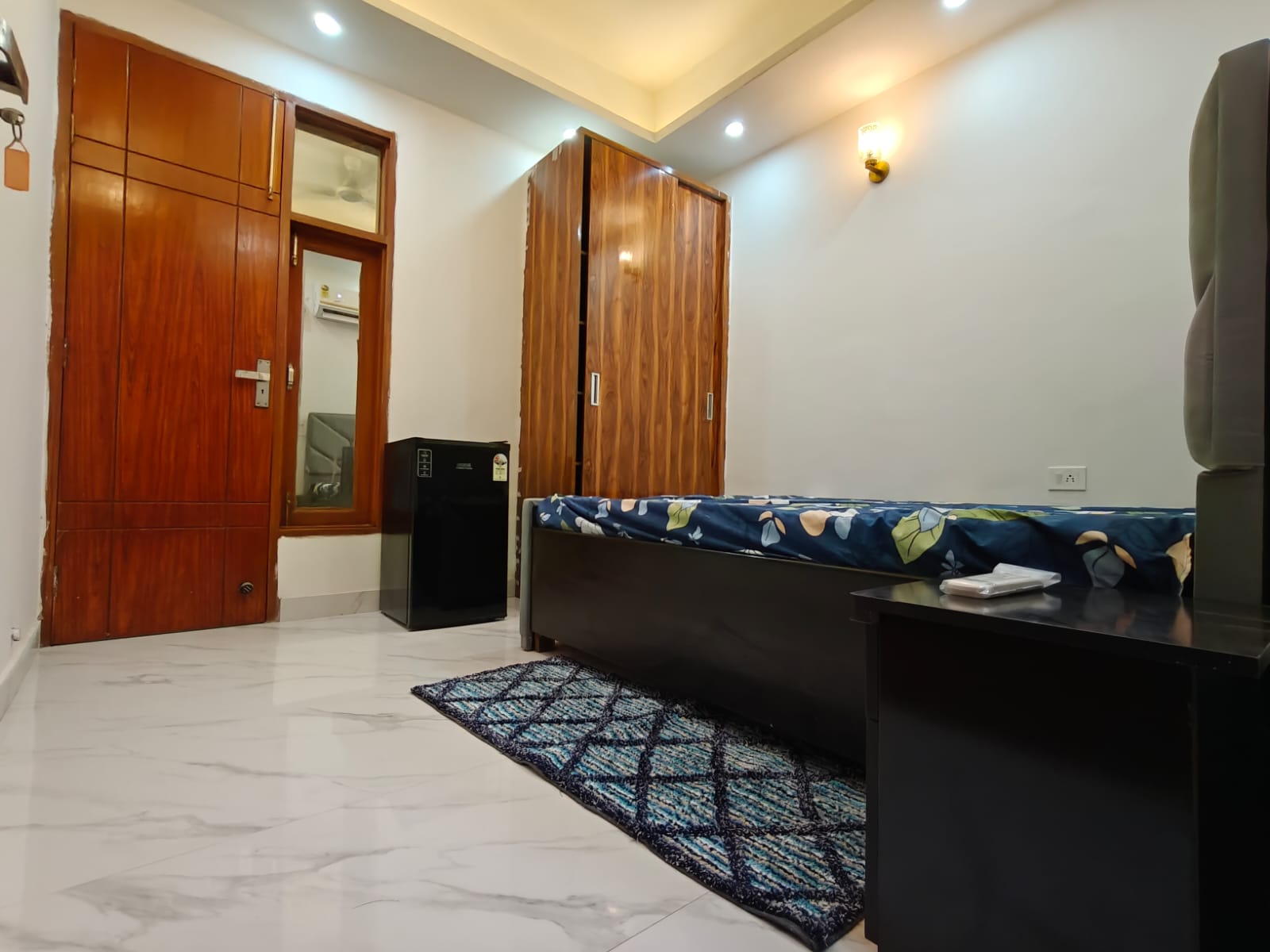 1 RkBuilder Floor For Rent in Saket