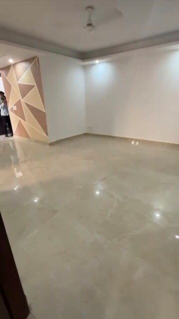 Room in 3 BHK Builder Floor at Saket – for Rent