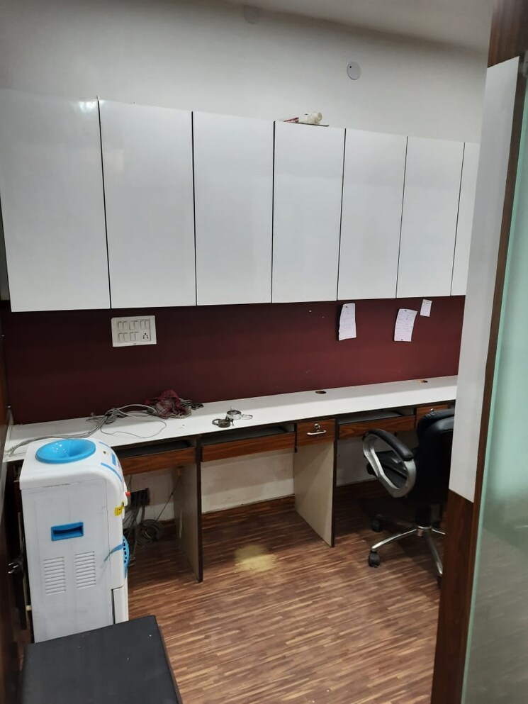 Team Area, netaji subhash place Commercial Office Space 284 Sq.Ft. In Netaji Subhash Place Delhi 9192405