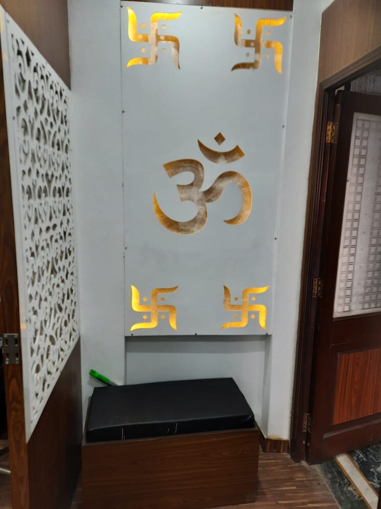 Bathroom, netaji subhash place Commercial Office Space 284 Sq.Ft. In Netaji Subhash Place Delhi 9192405