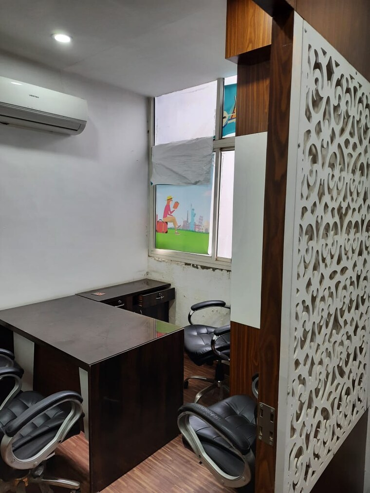 Team Area, netaji subhash place Commercial Office Space 284 Sq.Ft. In Netaji Subhash Place Delhi 9192405