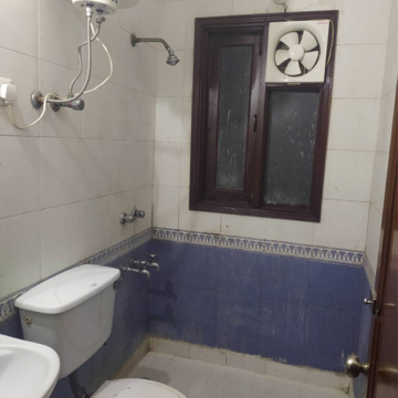 Bathroom in 1 BHK Builder Floor at Malviya Nagar – for Rent