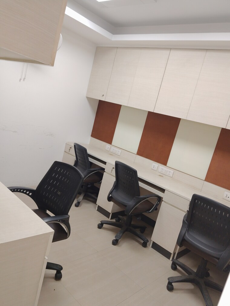 Team Area, netaji subhash place Commercial Office Space 993 Sq.Ft. In Netaji Subhash Place Delhi 9192438