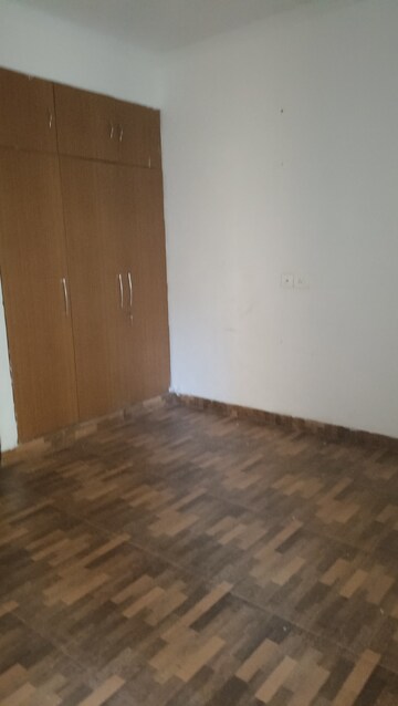 Room in 3 BHK Apartment at Gardenia Gateway, Sector 75 – for Rent