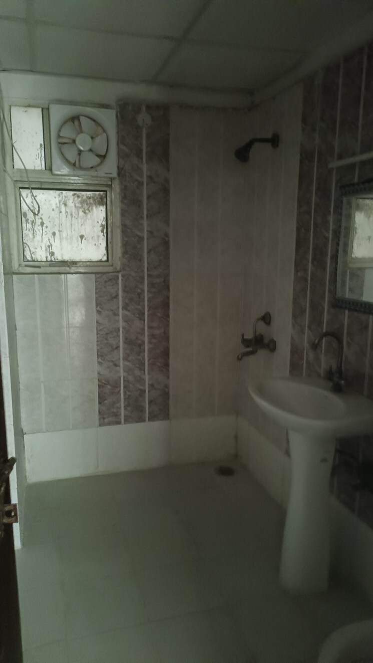 Bathroom, gardenia-gateway 3 Bedroom 1700 Sq.Ft. Apartment In Sector 75 Noida 9192451
