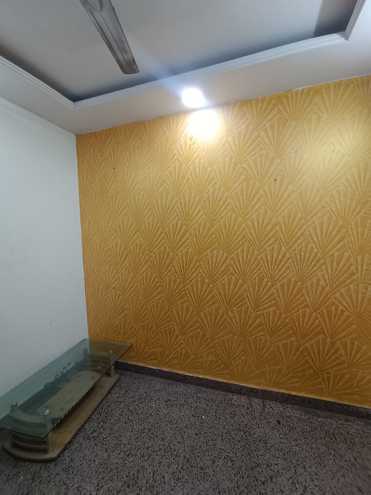 Room, govindpuri 3.5 Bedroom 85 Sq.Yd. Builder Floor In Govindpuri Delhi 9192462