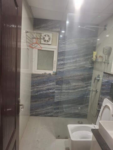 Bathroom in 3 BHK Apartment at Amrapali Silicon City, Sector 76 – for Rent