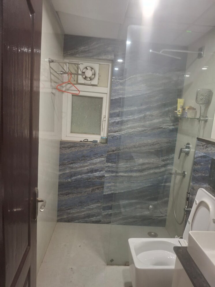 Bathroom, amrapali-silicon-city 3 Bedroom 1545 Sq.Ft. Apartment In Sector 76 Noida 9192457