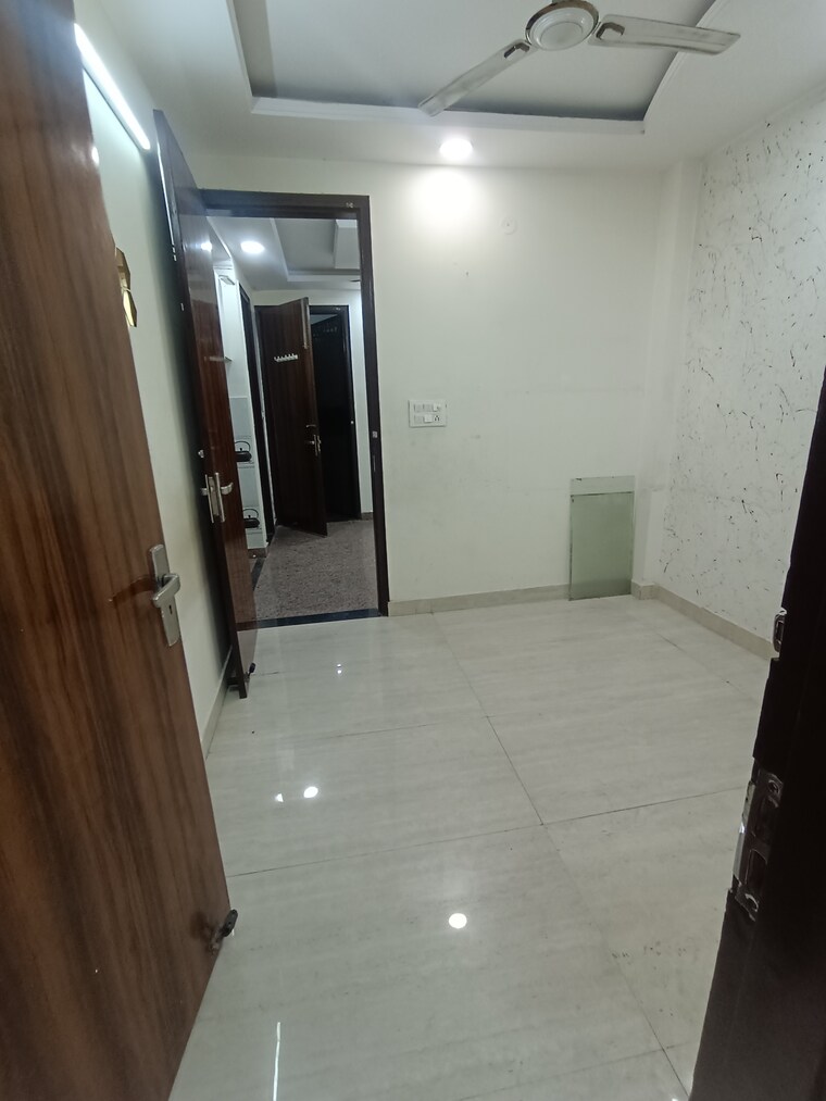 Room, govindpuri 2.5 Bedroom 55 Sq.Yd. Builder Floor In Govindpuri Delhi 9192473