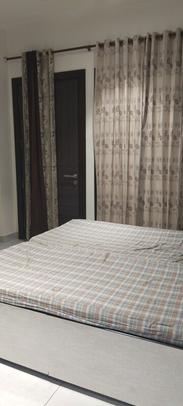 Bedroom in 2.5 BHK Builder Floor at Kavi Nagar Block G – for Rent