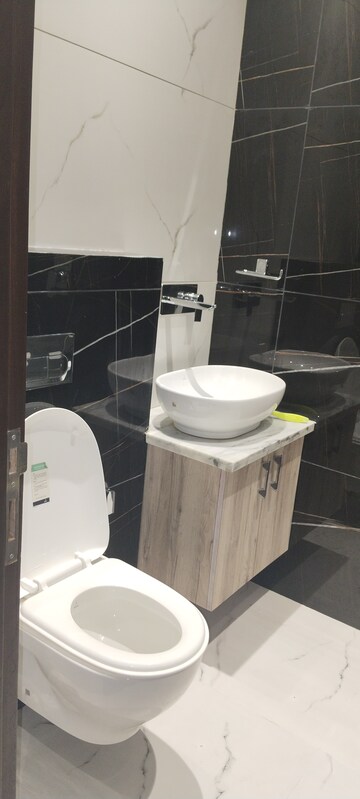 Bathroom in 2.5 BHK Builder Floor at Kavi Nagar Block G – for Rent