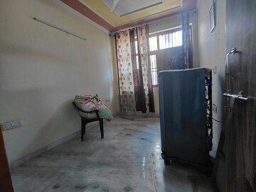 Parking in 2 BHK Builder Floor at Janakpuri – for Rent