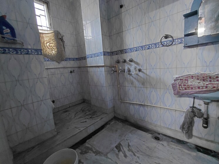 Bathroom, janakpuri 2 Bedroom 720 Sq.Ft. Builder Floor In Janakpuri Delhi 9192510