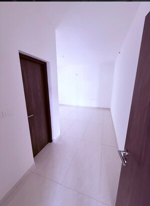 Room in 4 BHK Apartment at Prestige Beverly Hills, Kokapet – for Sale