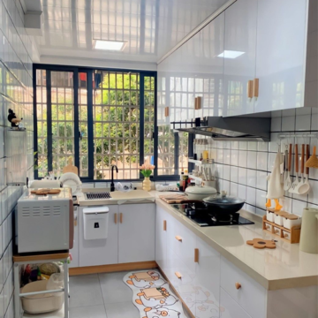 Kitchen in 2 BHK Apartment at Windsor Apartment Bandra West, St. Peters Colony – for Rent