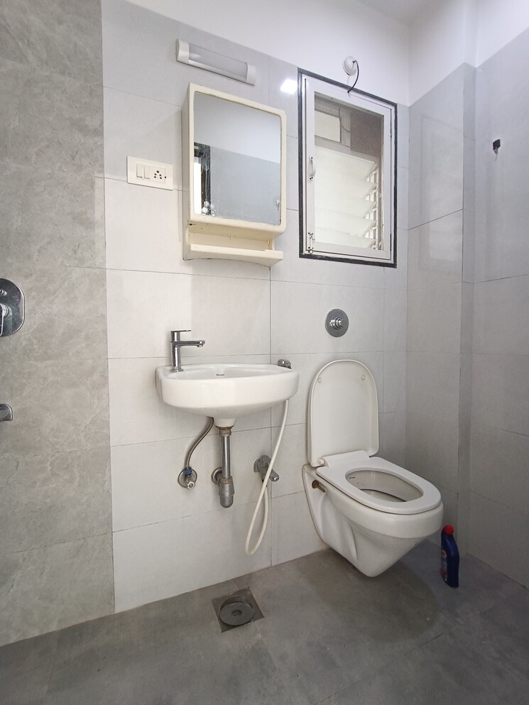 Bathroom, ic colony 2 Bedroom 650 Sq.Ft. Apartment In Ic Colony Mumbai 9192573