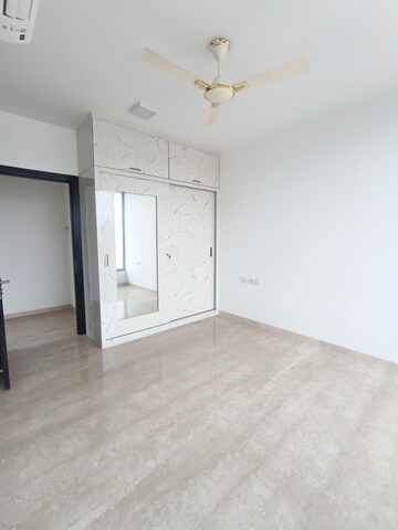 Room in 3 BHK Apartment at Oberoi Sky City, Borivali East – for Rent