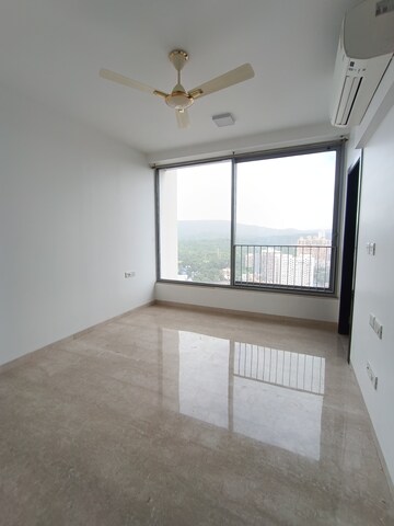 Room in 3 BHK Apartment at Oberoi Sky City, Borivali East – for Rent