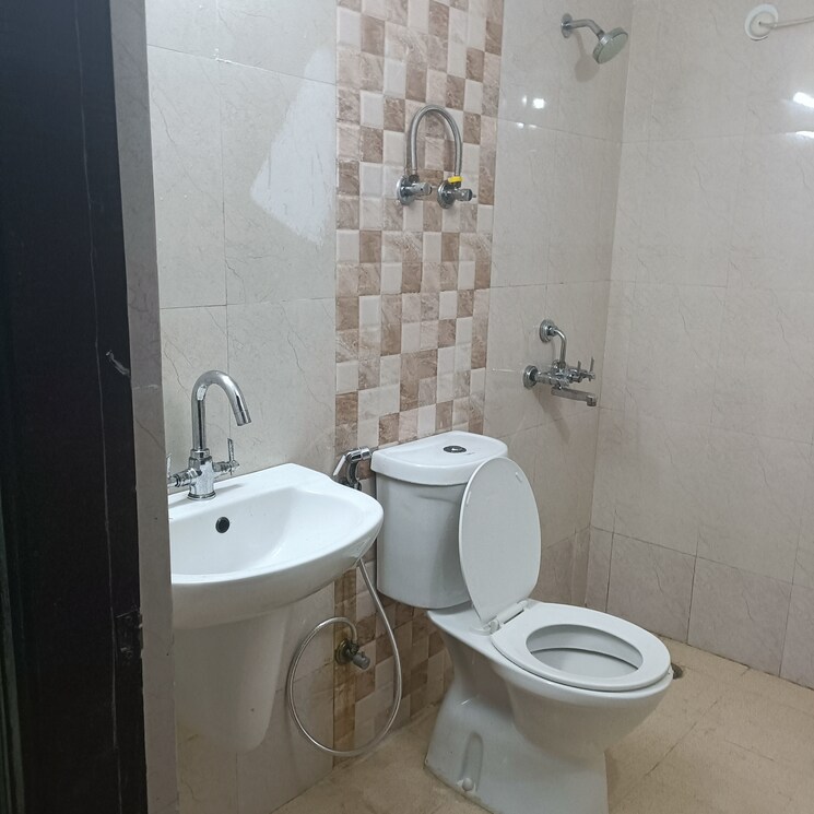 Bathroom, amrapali-silicon-city 3 Bedroom 1545 Sq.Ft. Apartment In Sector 76 Noida 9192581