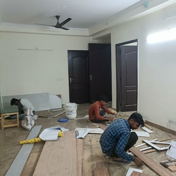 Team Area in 3 BHK Apartment at Amrapali Silicon City, Sector 76 – for Rent