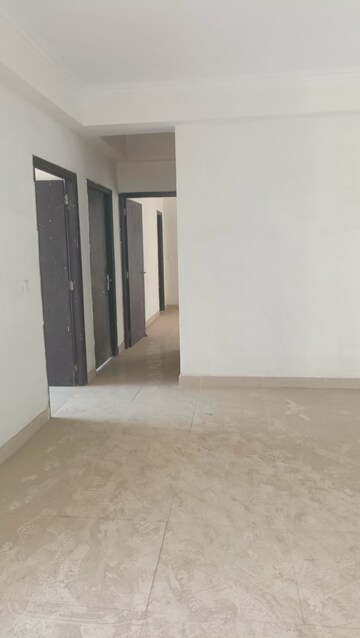 Room in 3 BHK Apartment at Amrapali Crystal Homes, Sector 76 – for Rent