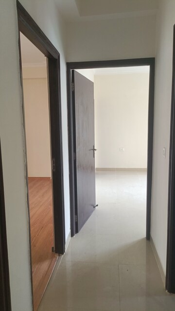 Room in 3 BHK Apartment at Amrapali Crystal Homes, Sector 76 – for Rent