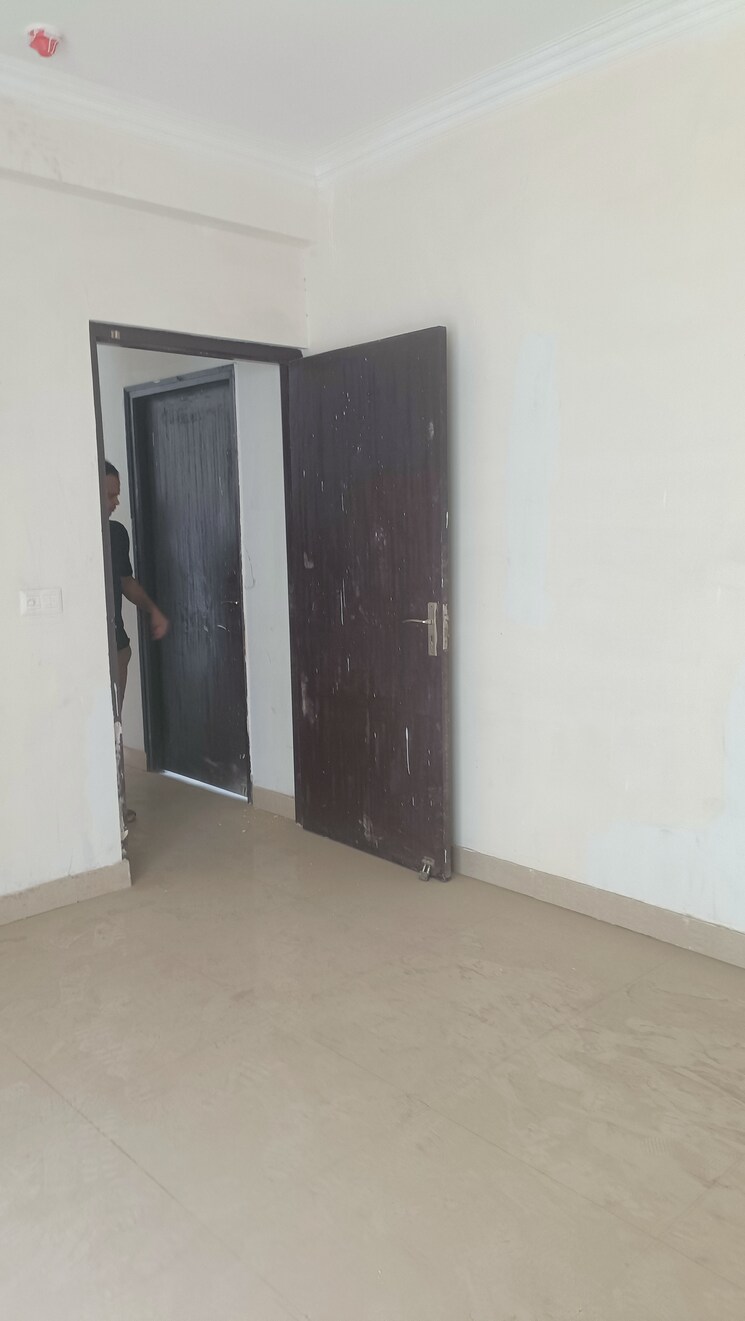 Room, amrapali-crystal-homes 3 Bedroom 1375 Sq.Ft. Apartment In Sector 76 Noida 9192586