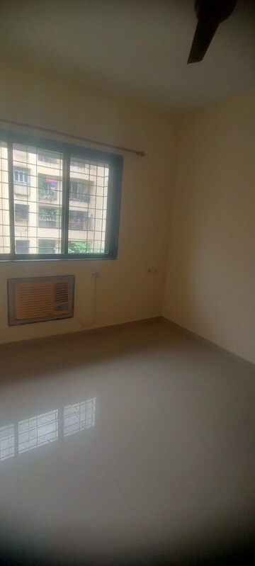 Room in 1 BHK Apartment at Puranik City, Kasarvadavali – for Rent