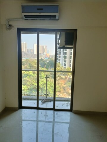 Room in 2 BHK Apartment at KM Horizon Flora, Ghodbunder Road – for Rent