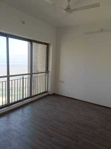 Room in 3 BHK Apartment at Lodha Splendora, Ghodbunder Road – for Rent